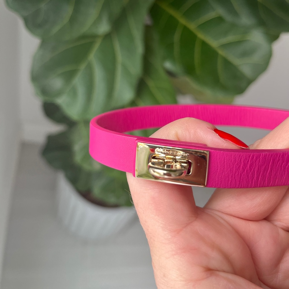 Salvatore Ferragamo leather bracelet in beautiful fuchsia color.